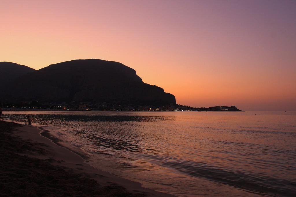 Appartamento La Torretta Mondello Ruang foto